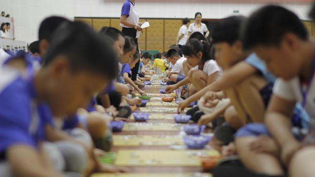 汕头围棋协会参与“全民健身日”公益活动 800棋手同场表演